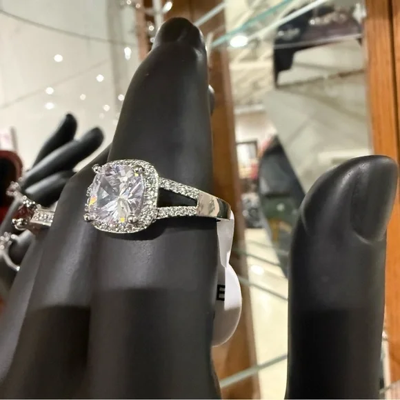 Elegant Silver band CZ Stone Ring split shank halo embezzled Stunning size 10 - Picture 4 of 7